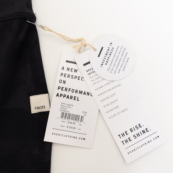 Vuori Daily Legging Black Camo 7/8 Length BreatheInterlock™ - Picture 13 of 13